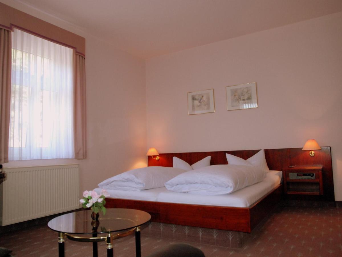 Waldhotel & Restaurant Bergschlosschen Hetzdorf Habitación foto